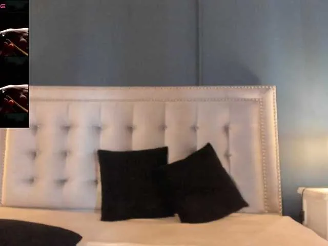 Live sex webcam photo for IssyRosse #291352995