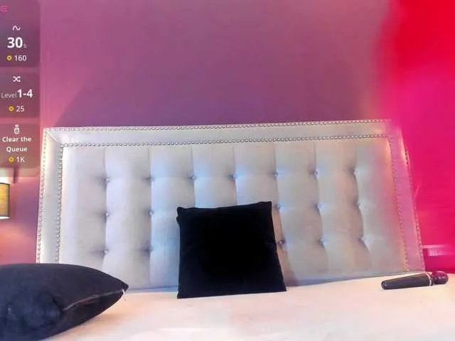 Live sex webcam photo for IssyRosse #292375741