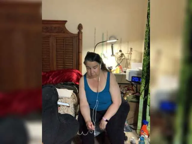 Live sex webcam photo for Italya1966 #275506696