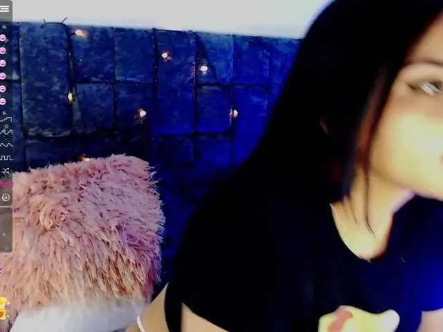 Live sex webcam photo for IvannaMars #271946871