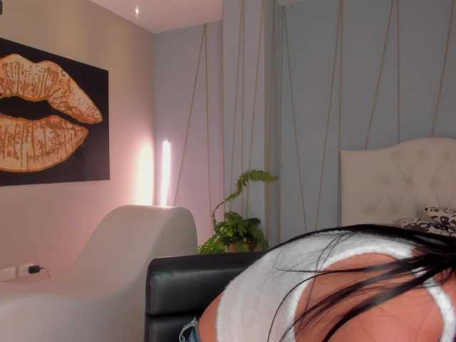 Live sex webcam photo for IvannaRussell #288074667