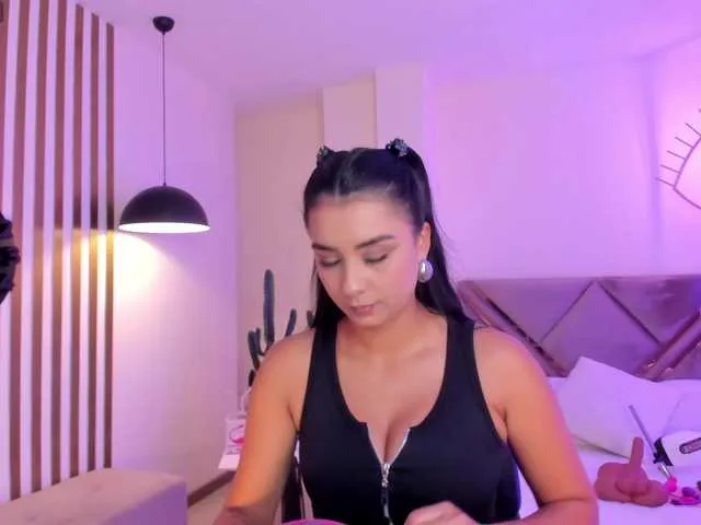 Live sex webcam photo for IvannaRussell #290613737