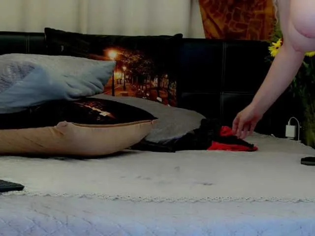 Live sex webcam photo for IvettaShine #276012697