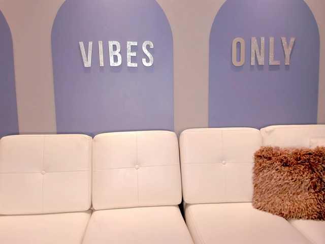 Live sex webcam photo for IvyRogers #272932756