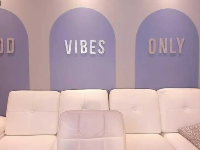 Live sex webcam photo for IvyRogers #272979331