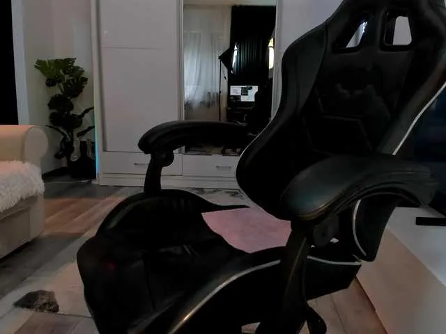 Live sex webcam photo for Ivybelle #291352293