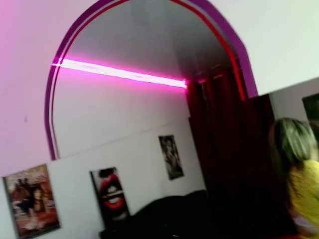 Live sex webcam photo for Ivypoison10 #278212104