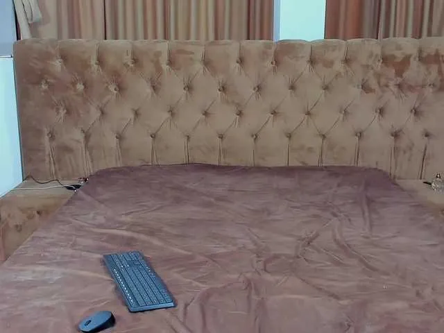 Live sex webcam photo for IzabelleCole #274042877