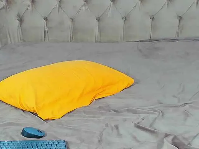 Live sex webcam photo for IzabelleCole #274434804