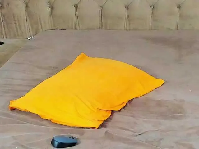 Live sex webcam photo for IzabelleCole #274452222