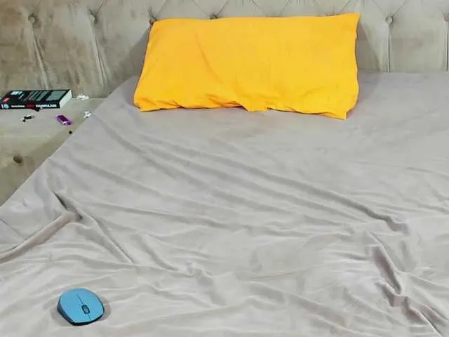 Live sex webcam photo for IzabelleCole #274668211