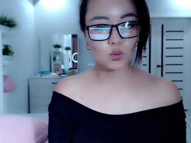 Live sex webcam photo for IzanamiJun #275815931