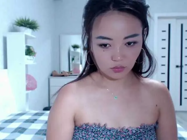Live sex webcam photo for IzanamiJun #275829365