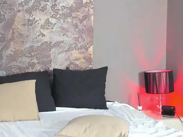 Live sex webcam photo for IzzaHicks #276701468