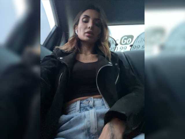 Live sex webcam photo for Izzi69 #275608414