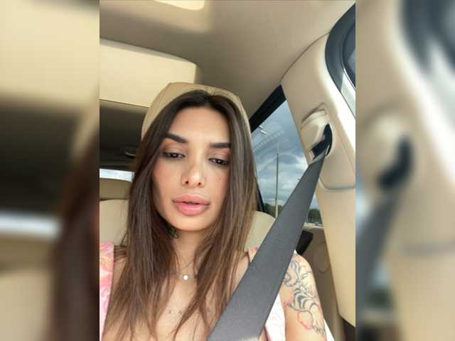 Live sex webcam photo for Izzi69 #275974936