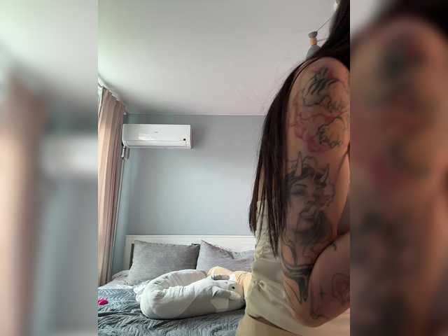 Live sex webcam photo for Izzi69 #291173942