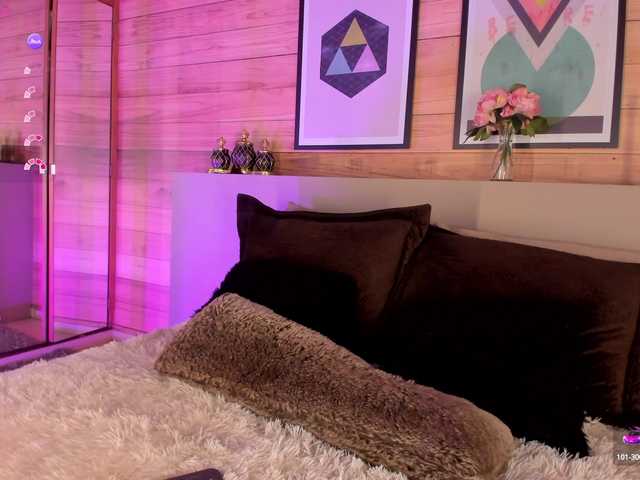 Live sex webcam photo for IzzyWild #290249182