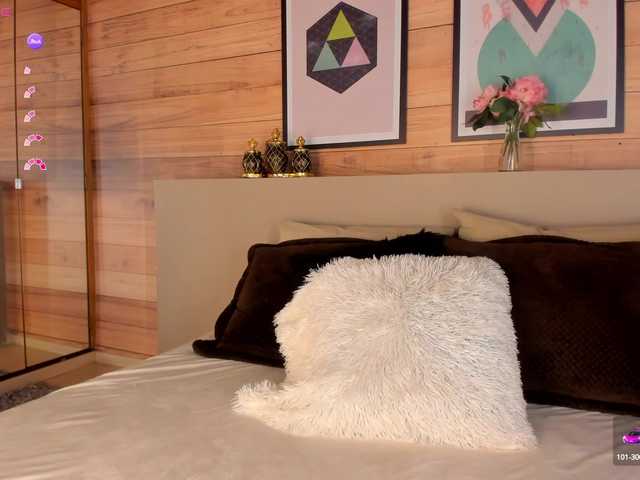 Live sex webcam photo for IzzyWild #290347269