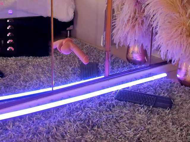 Live sex webcam photo for IzzyWild #290383338