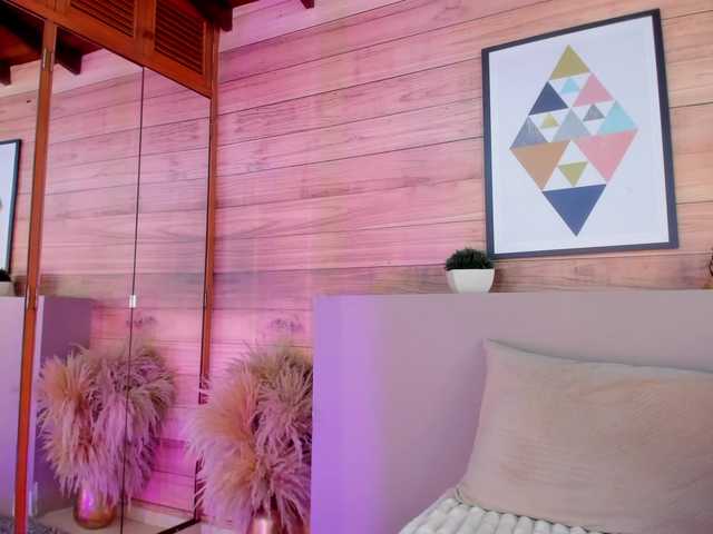 Live sex webcam photo for IzzyWild #290973060