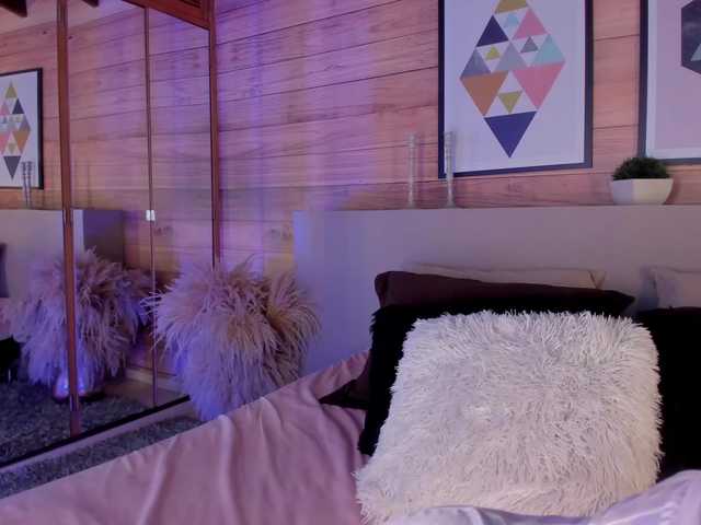 Live sex webcam photo for IzzyWild #291360003