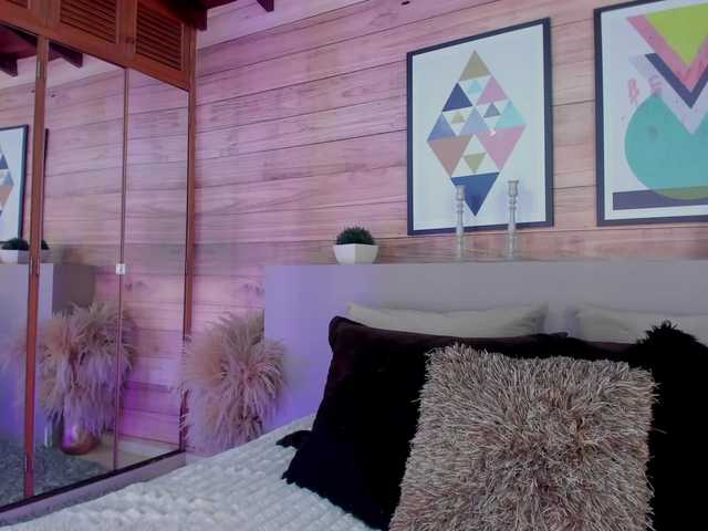 Live sex webcam photo for IzzyWild #291432368