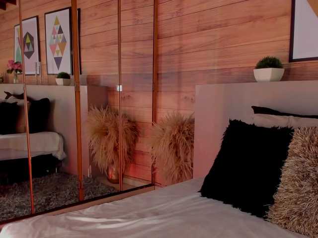 Live sex webcam photo for IzzyWild #291629253