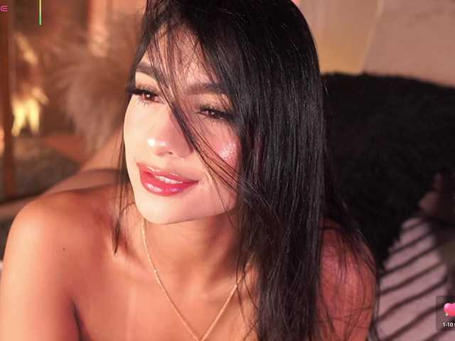 Live sex webcam photo for IzzyWild #292408848