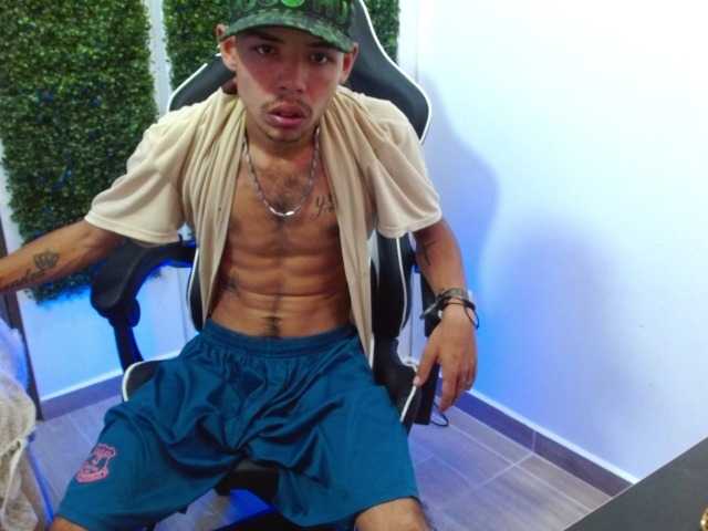 Live sex webcam photo for JAYCOOB #277423166