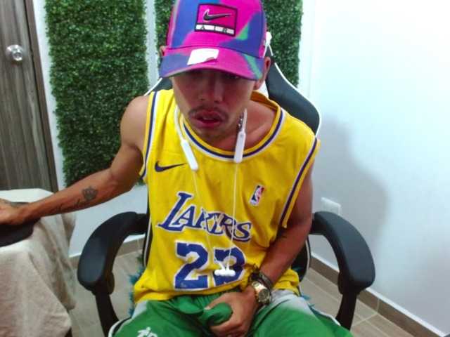 Live sex webcam photo for JAYCOOB #277428535