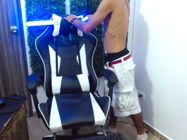 Live sex webcam photo for JAYCOOB #277472427