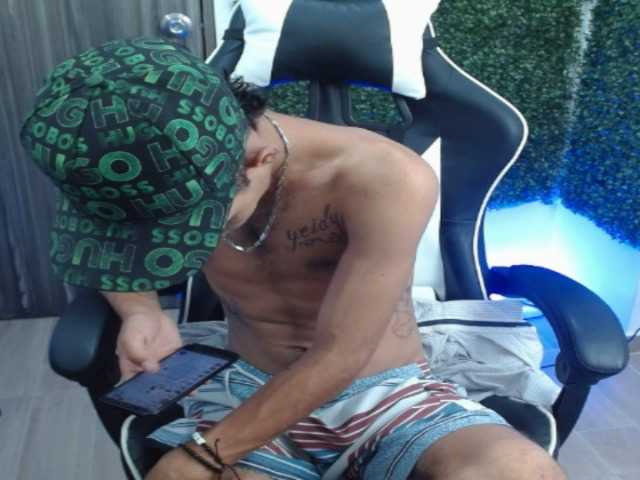 Live sex webcam photo for JAYCOOB #277498556