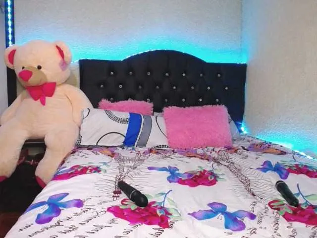 Live sex webcam photo for JESSICA-HOTXX #273095992