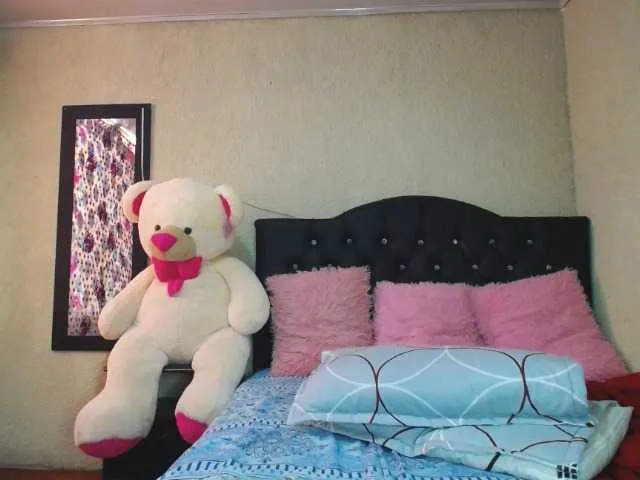 Live sex webcam photo for JESSICA-HOTXX #273153277