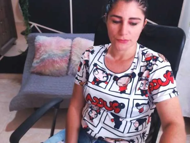 Live sex webcam photo for JIMENAMILFX #290369453