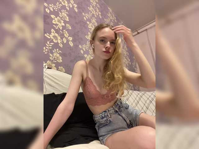 Live sex webcam photo for JIucenok #288993556