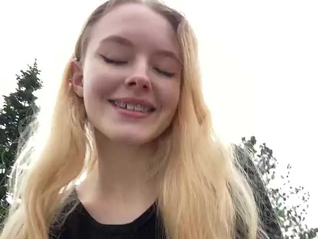 Live sex webcam photo for JIucenok #289468373