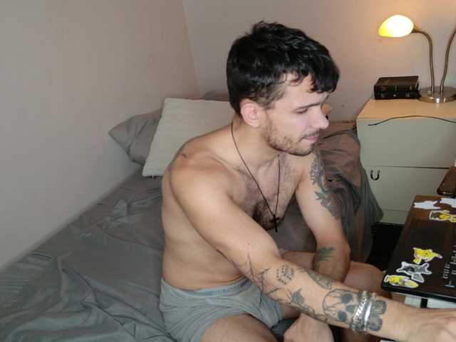 Live sex webcam photo for JackDesFeux #278300363