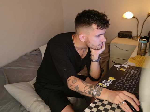 Live sex webcam photo for JackDesFeux #278582444