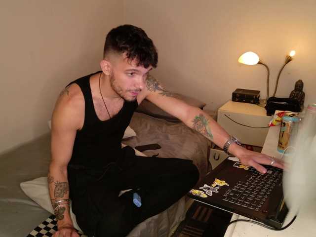 Live sex webcam photo for JackDesFeux #280302132