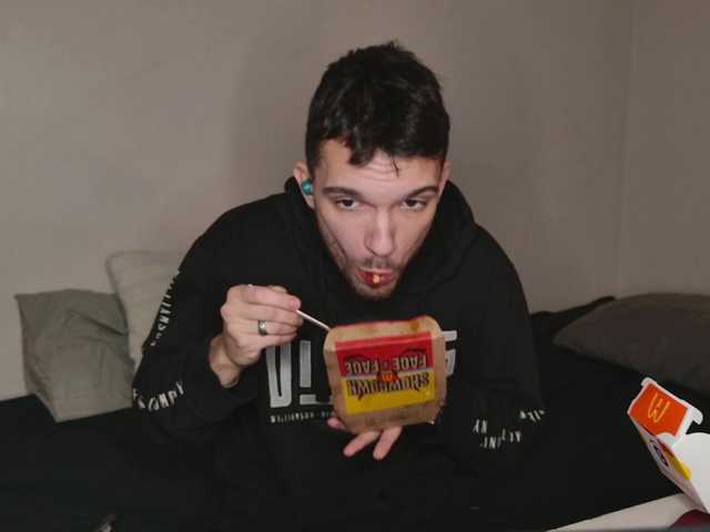 Live sex webcam photo for JackDesFeux #290296630