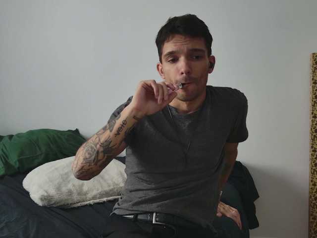 Live sex webcam photo for JackDesFeux #291584246