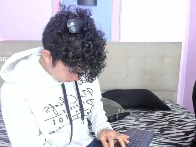 Live sex webcam photo for JacksonnScarlett #291225179