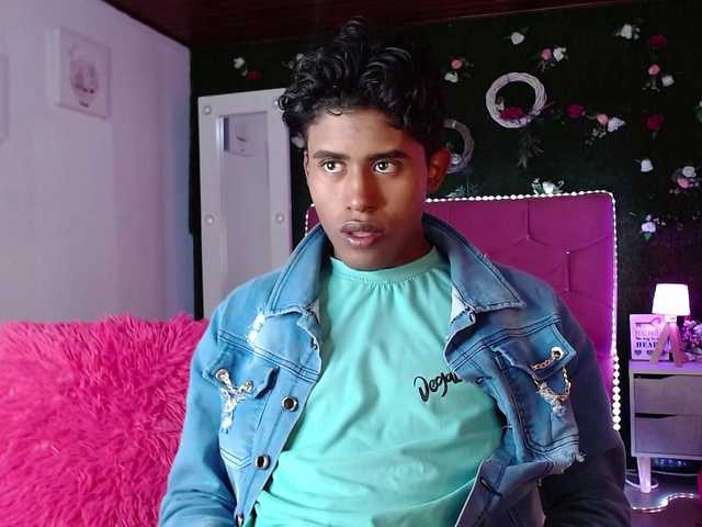 Live sex webcam photo for JackxJonhsonn #276908084