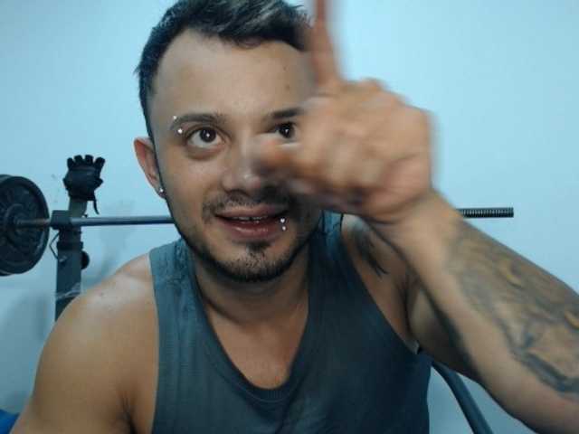 Live sex webcam photo for JacobGains #275452077