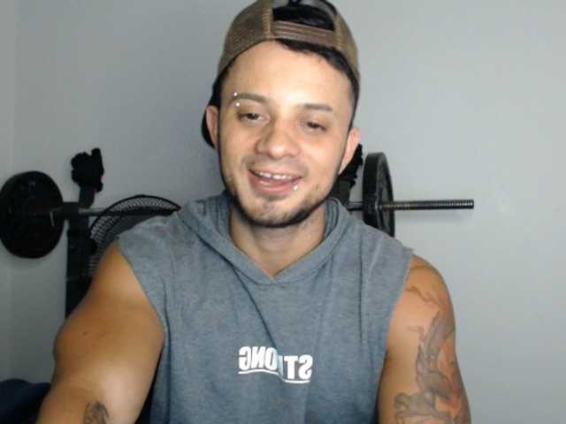 Live sex webcam photo for JacobGains #275600912