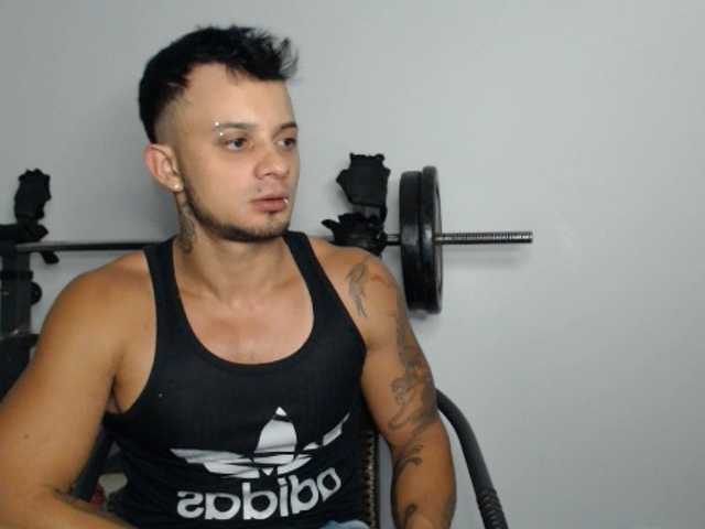 Live sex webcam photo for JacobGains #275652777