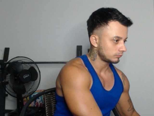 Live sex webcam photo for JacobGains #275667662