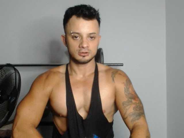 Live sex webcam photo for JacobGains #275672294